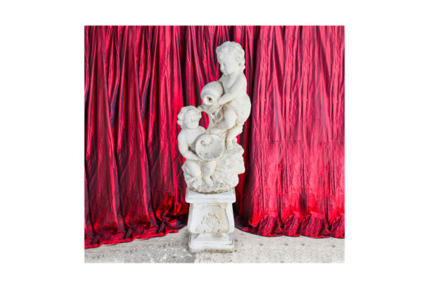 Group of children “à la Conque” on a pedestal