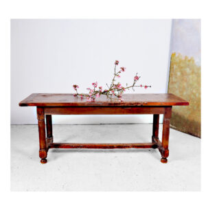 16th / 17th century Walnut shaft-leg table