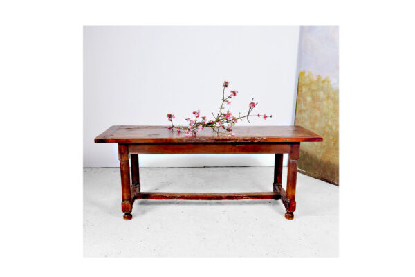 16th / 17th century Walnut shaft-leg table