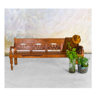 Bench made of natural wood with an openwork back